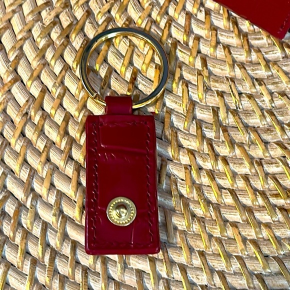 New Women’s The Find Red Croco Embossed Leather Handbag with Wallet & Keychain - Picture 12 of 12